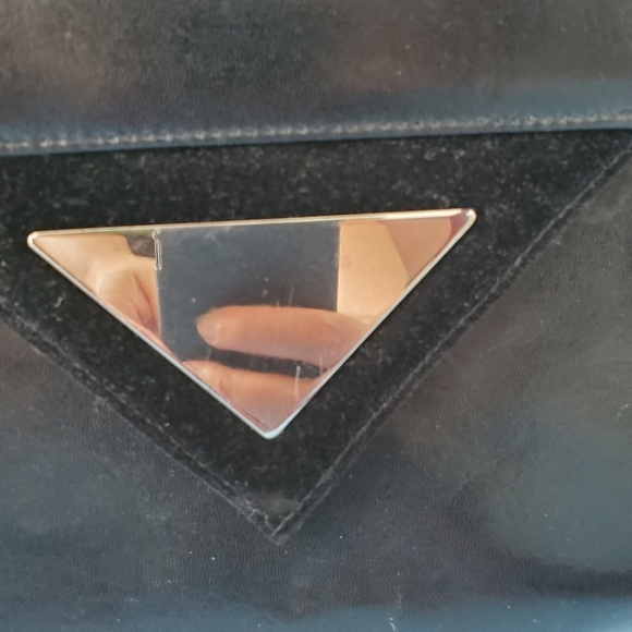 Vintage black purse with mirror and wire handle - Picture 6 of 13